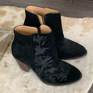 Lucky Brand- Embroidered Floral  🌷 SPRING SALE 🌷